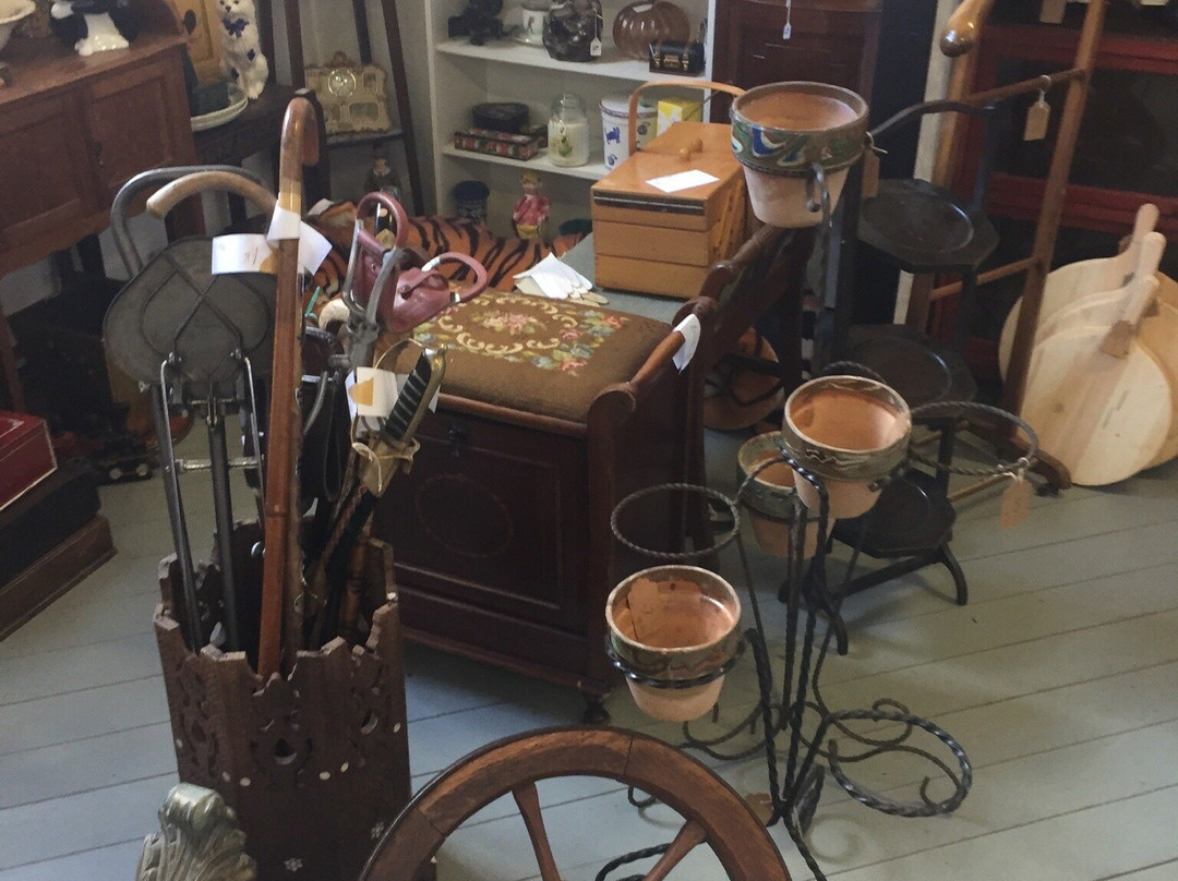 Village Antique Market-Weedon Bec必去景点
