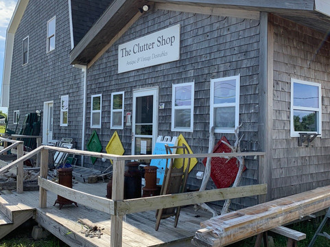 The Clutter Shop Antique and Vintage Desirables-Lubec必去景点