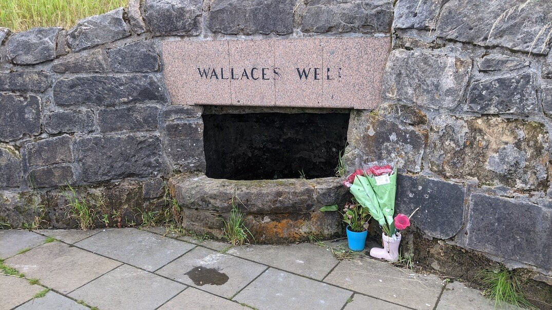 Wallace Well and Monument Robroyston景点图片