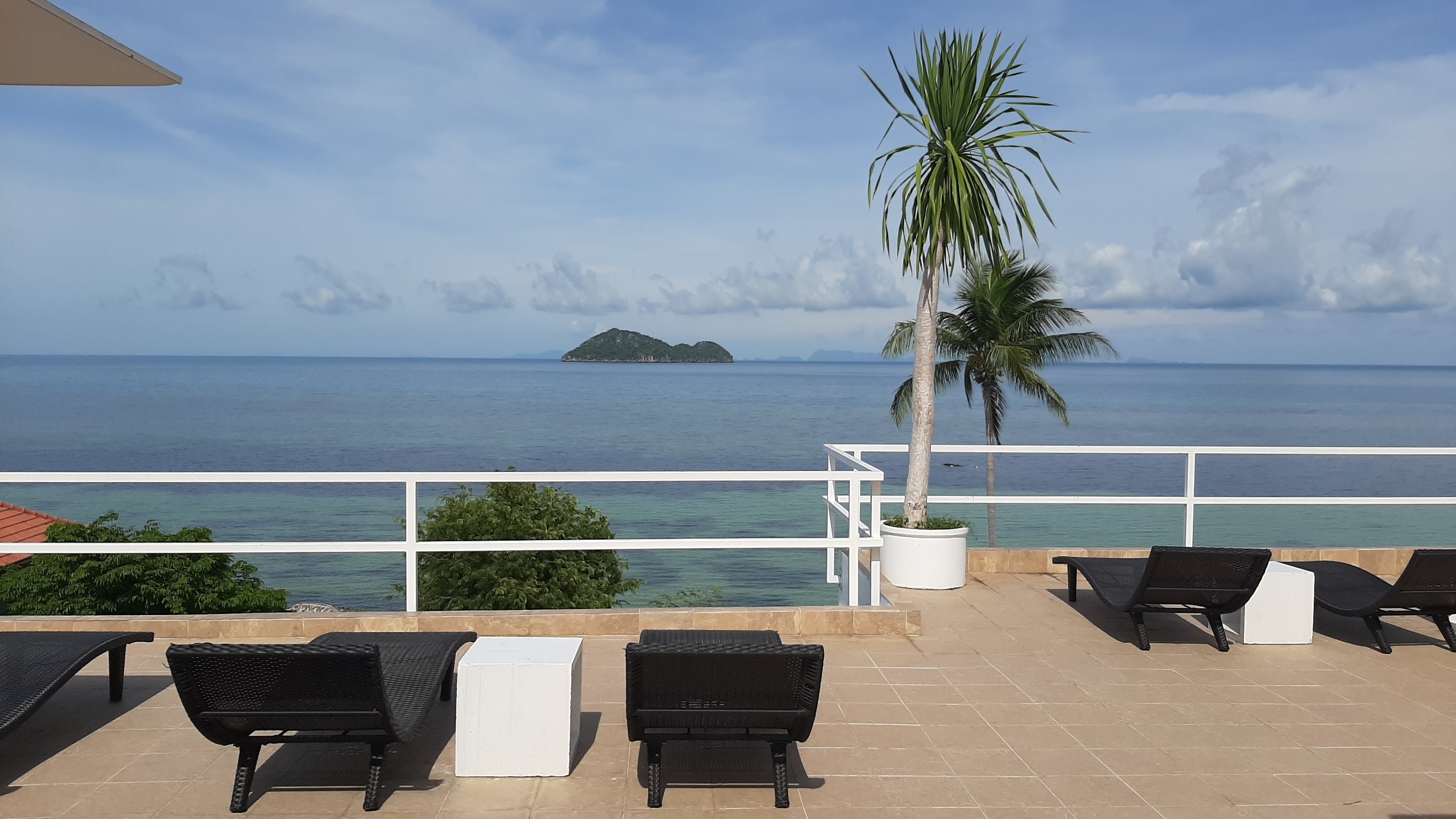 Baan Jai Dee Beach Front Hotel-泳池