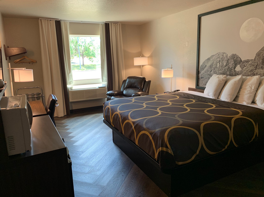 Super 8 by Wyndham Greeley主图