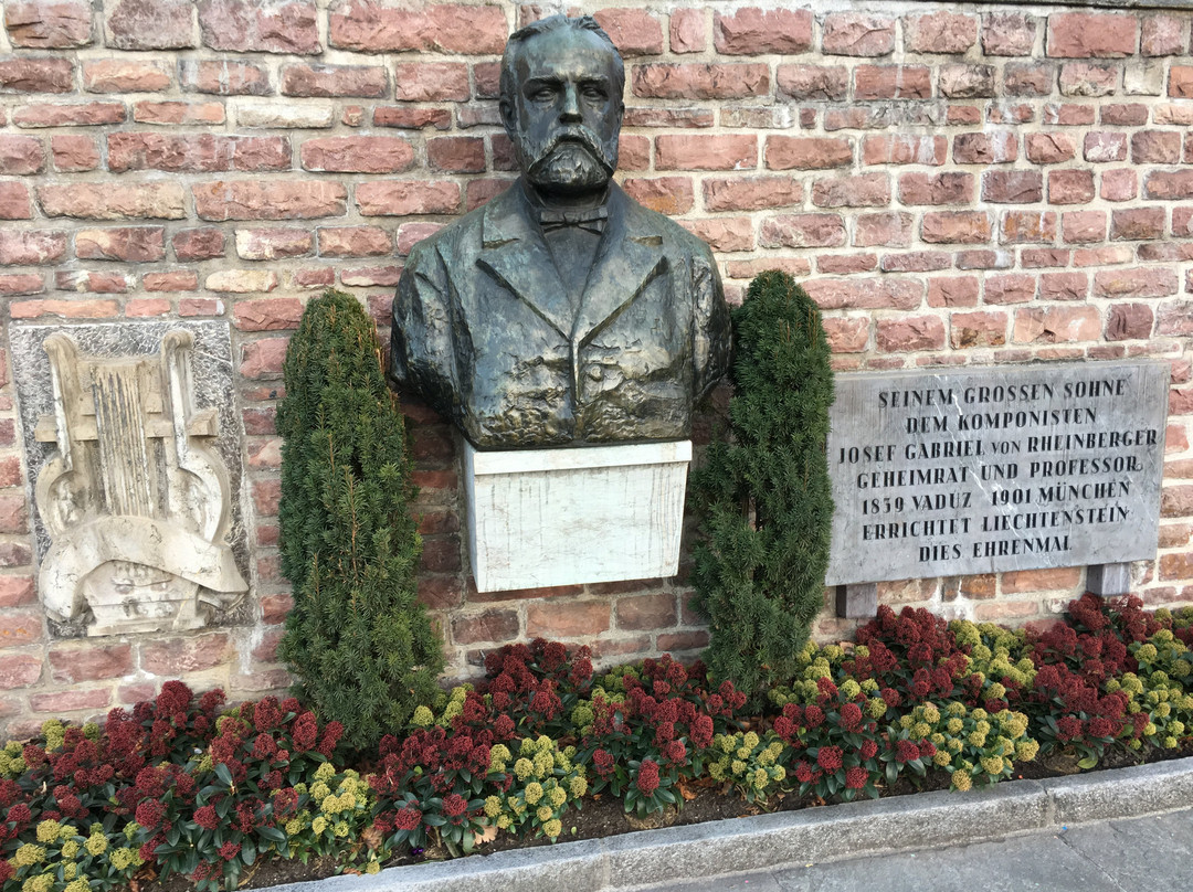 Rheinberger monument景点图片
