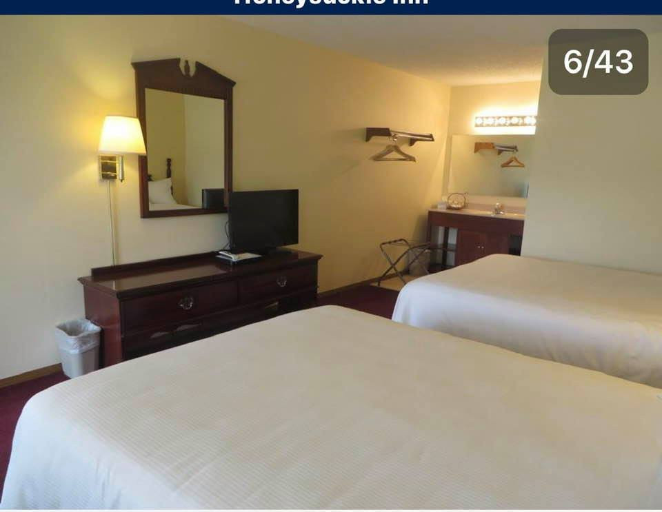 Honeysuckle Inn主图