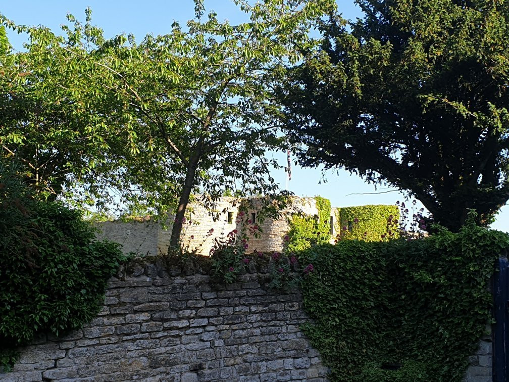 Barnwell Castle景点图片