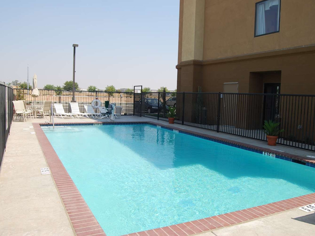 Hampton Inn & Suites Madera主图