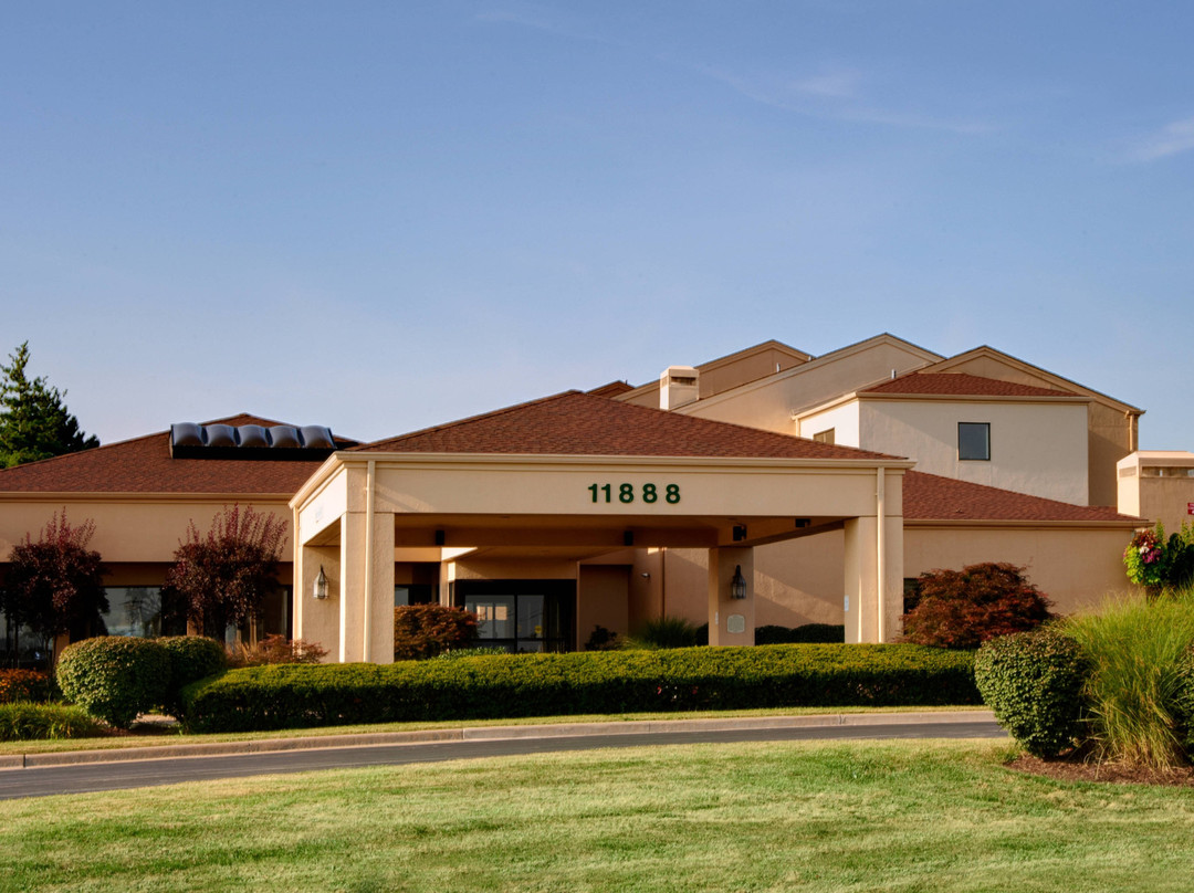 Courtyard by Marriott St. Louis Westport Plaza主图