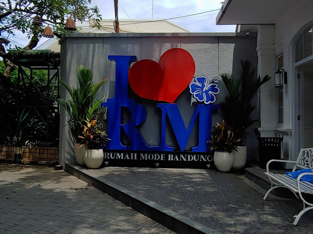 Rumah Mode Factory Outlet-万隆必去景点