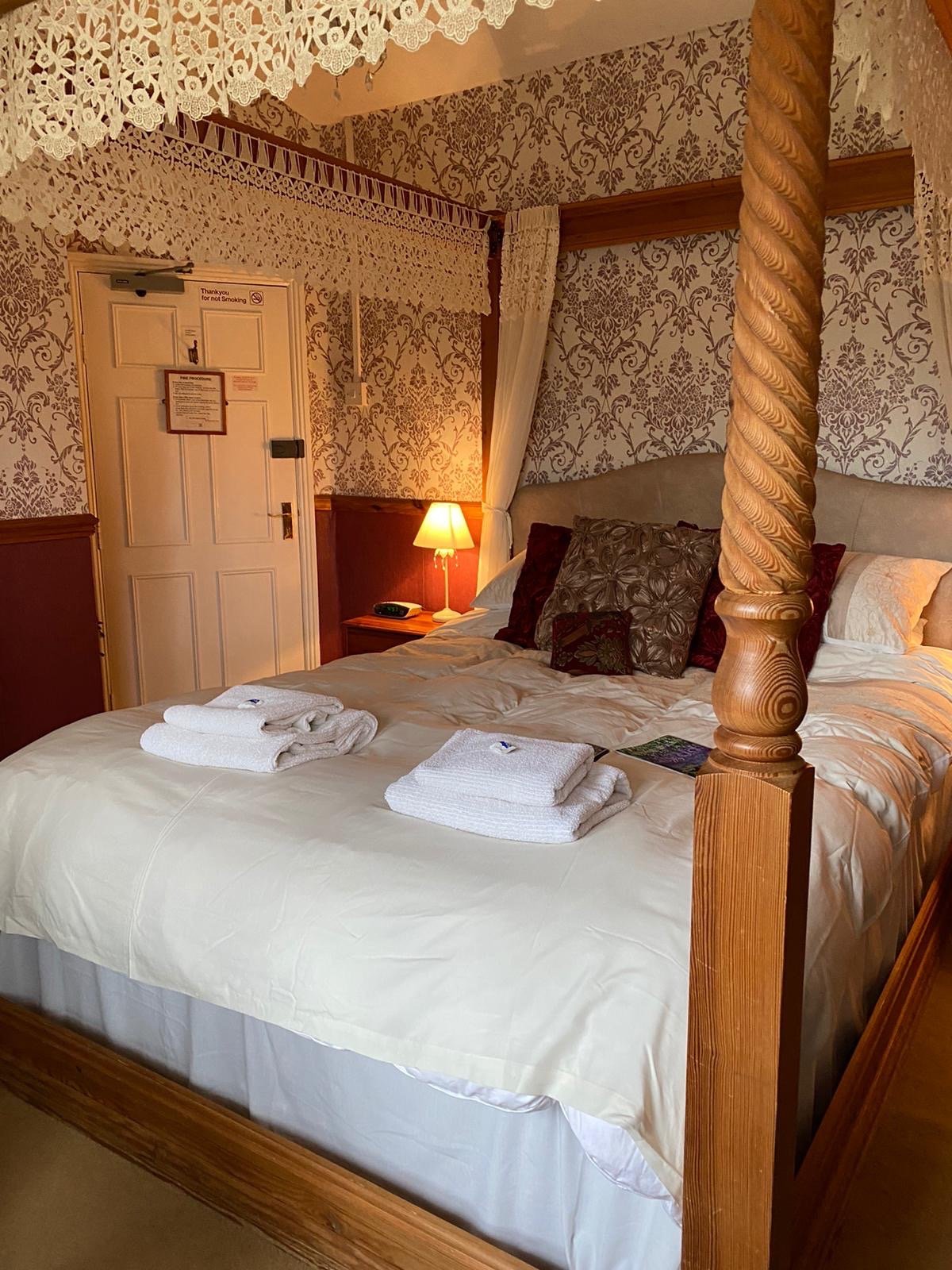 Twin Oaks Guest House-官方