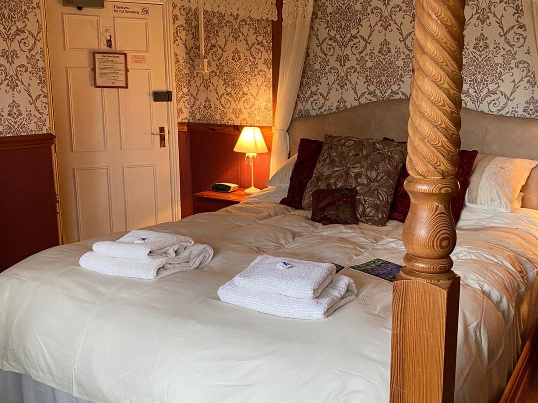 Twin Oaks Guest House主图