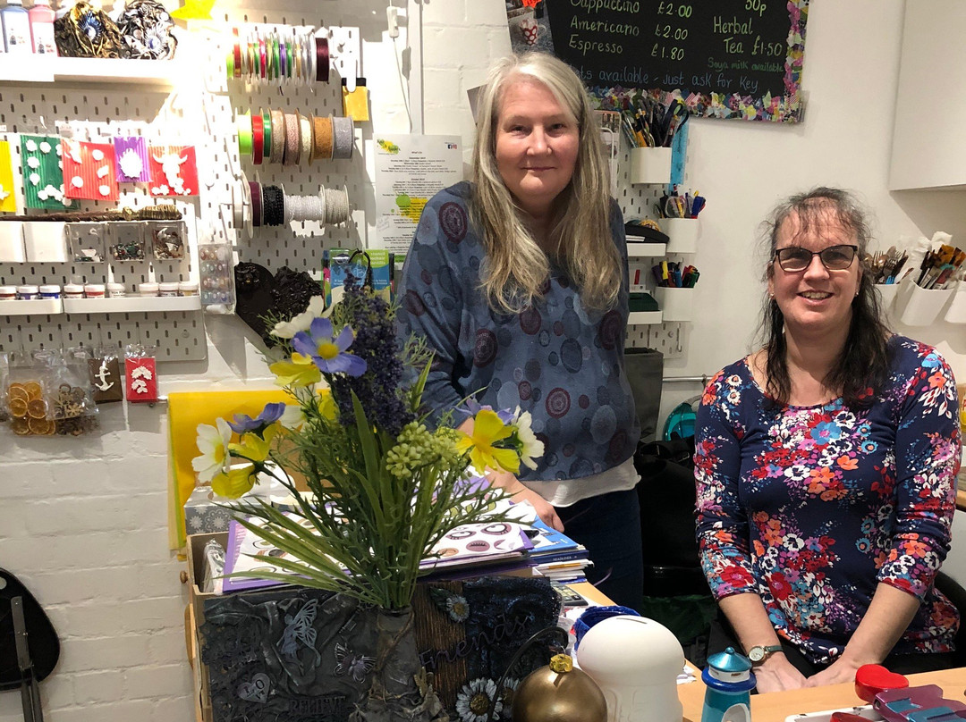 Kaz & Annie's, Ceramics And More景点图片