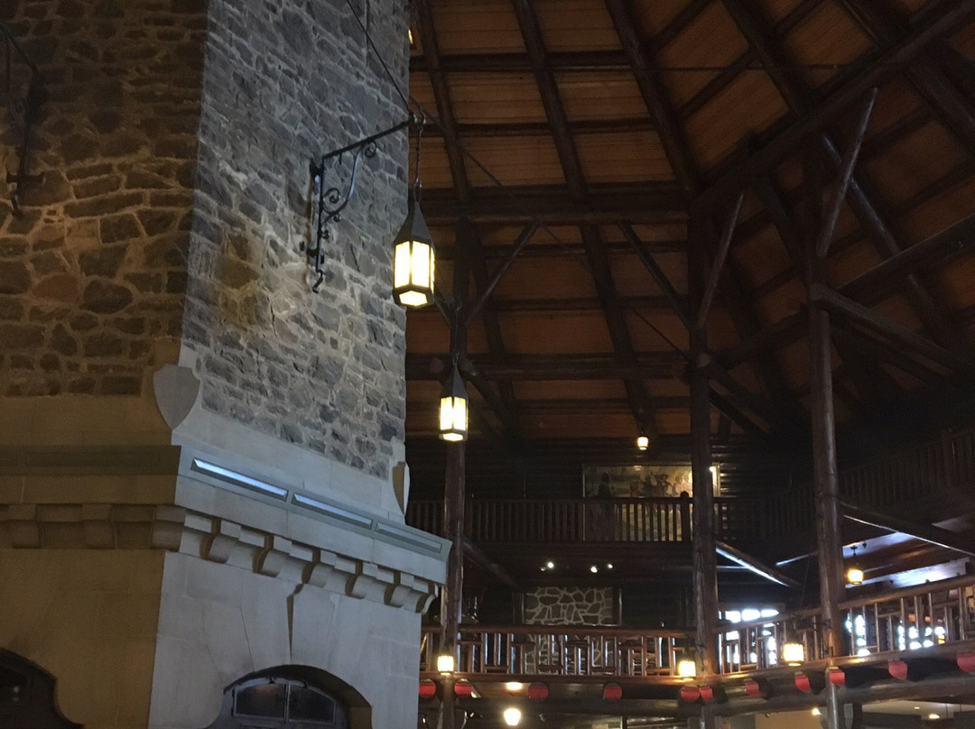 Bar Le Foyer at Fairmont Le Château Montebello景点图片