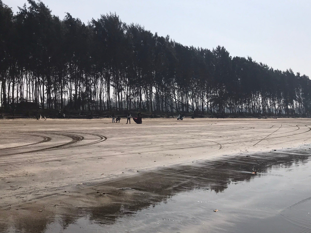 Bhuigaon Beach景点图片
