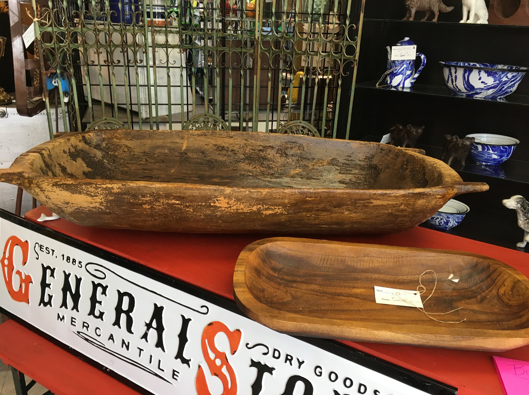 Antiques & Artisans Village景点图片