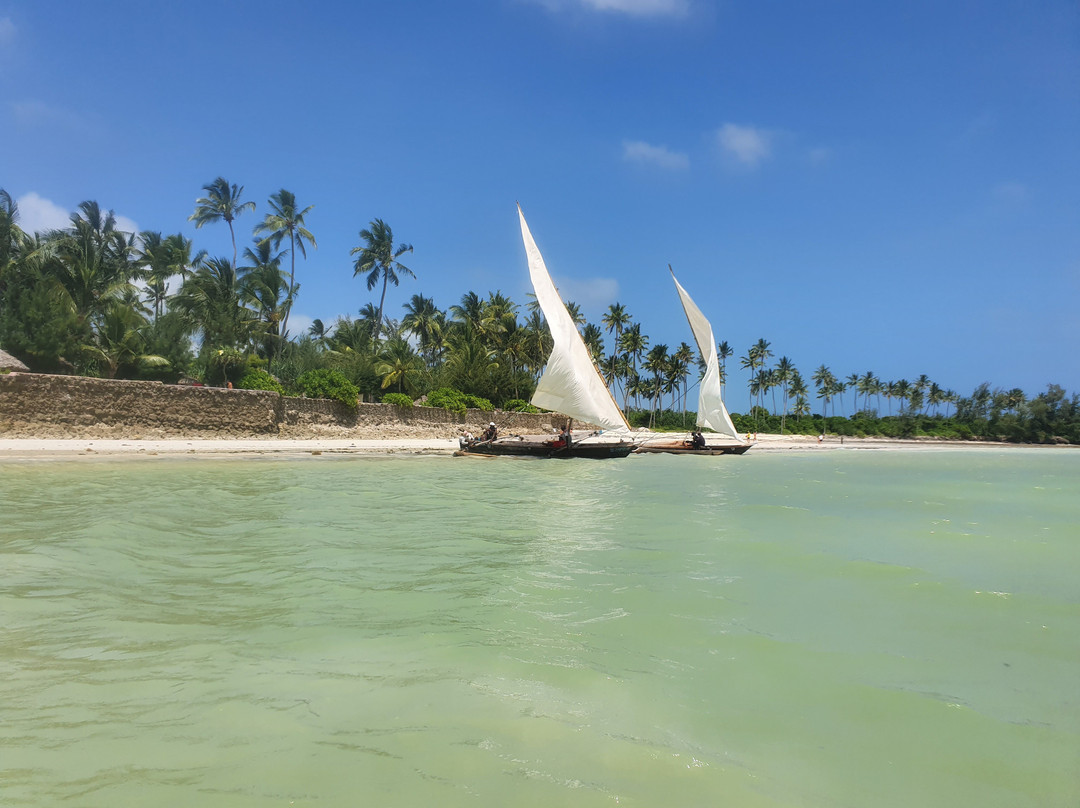 帕鲁波利海滩度假酒店主图