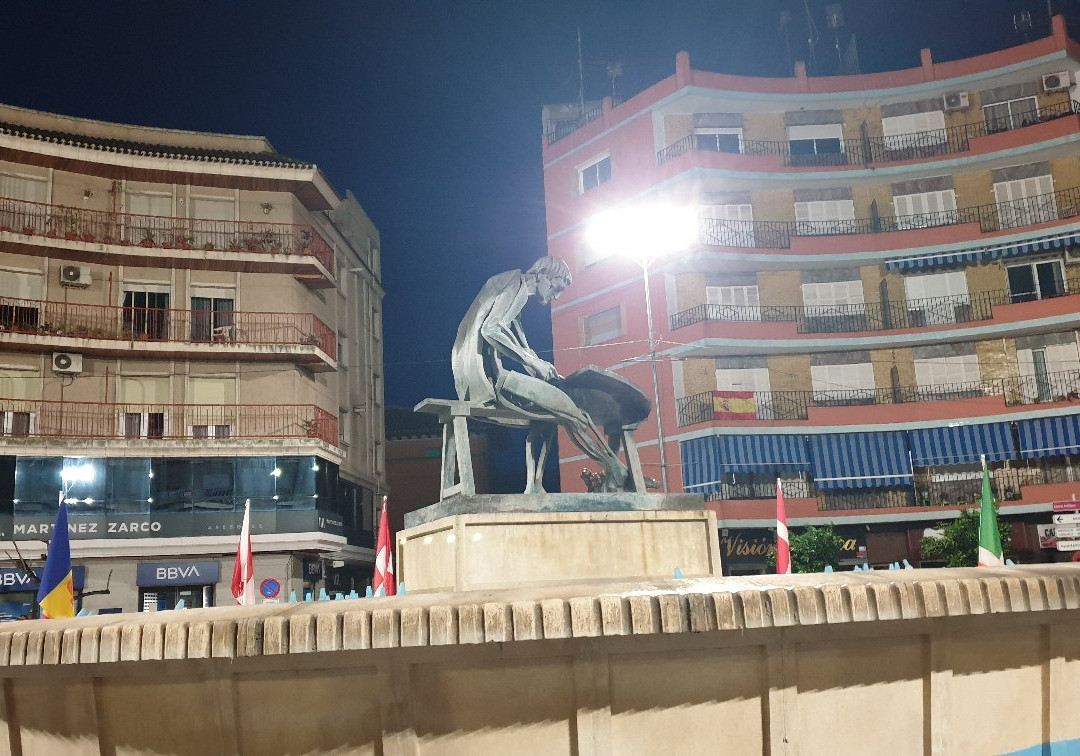 Escultura el Alpargatero-Cehegin必去景点