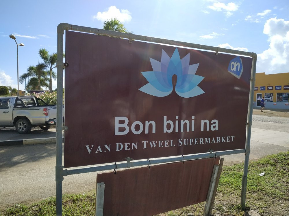 Van Den Tweel Supermarkt-Kralendijk必去景点