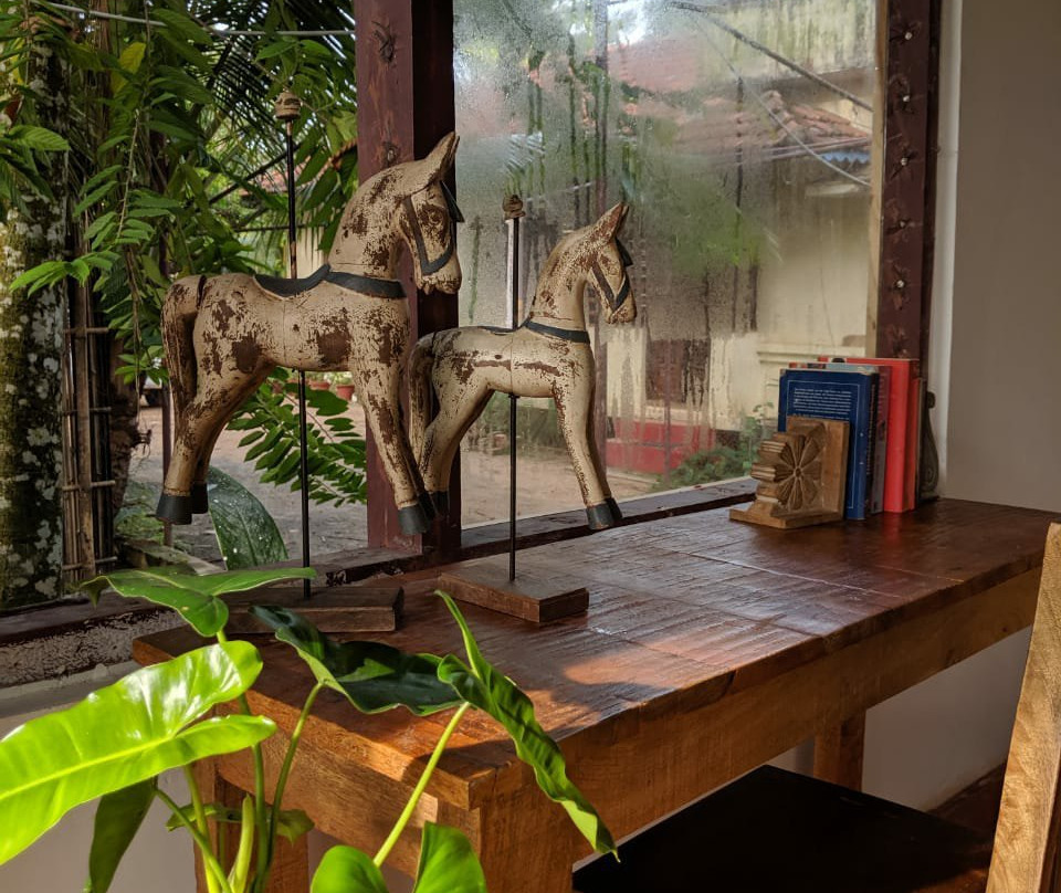 Sunsets and Palm Trees主图