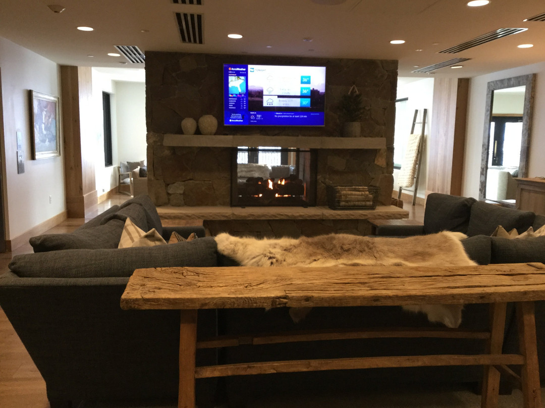 Snowpine Lodge主图