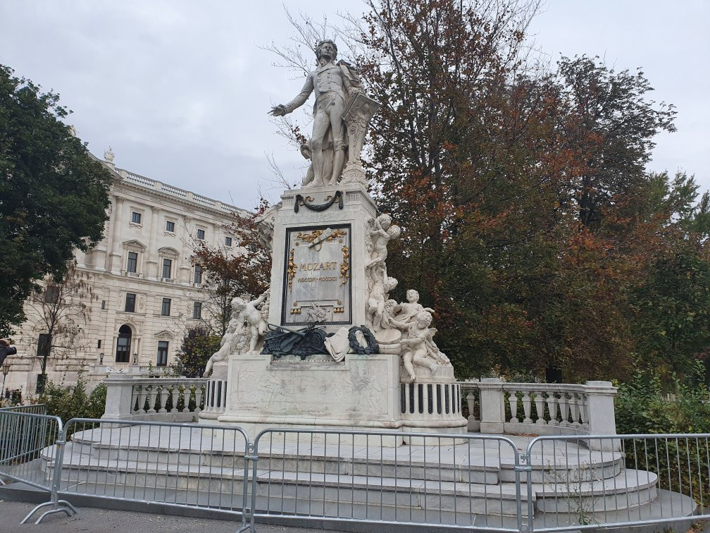 Mozart Statue景点图片