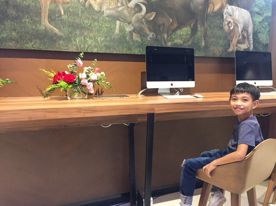 Summit Hotel Greenhills主图