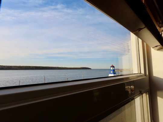 奥贝格湾风套房酒店主图