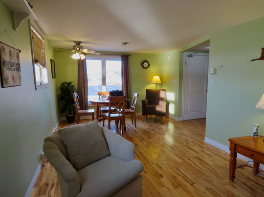 奥贝格湾风套房酒店主图