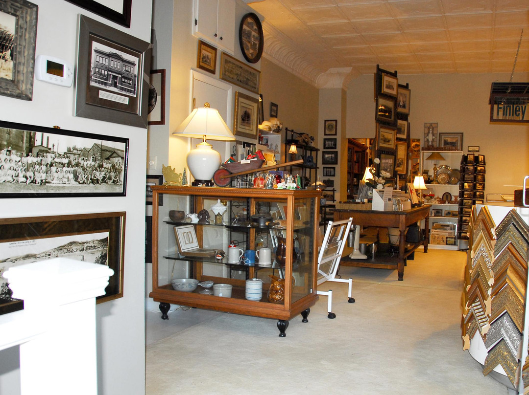 Finley's Antiques, Collectibles and Custom Framing景点图片