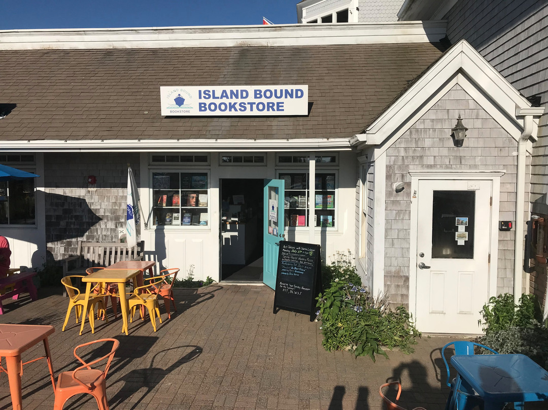 Island Bound Bookstore景点图片