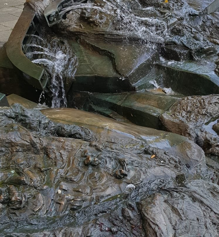 Springbrunnen "Das Tal der Wupper"-伍珀塔尔必去景点