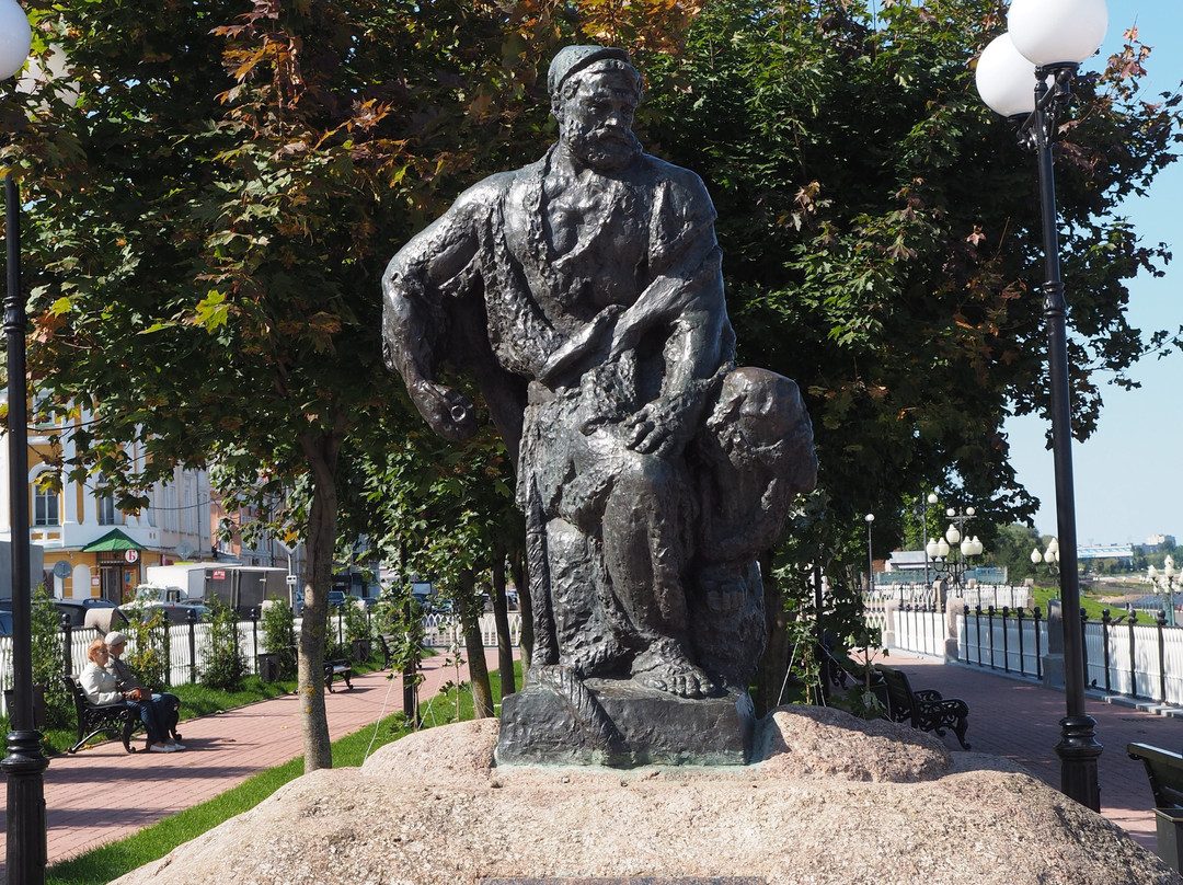 Monument to the Burlak景点图片