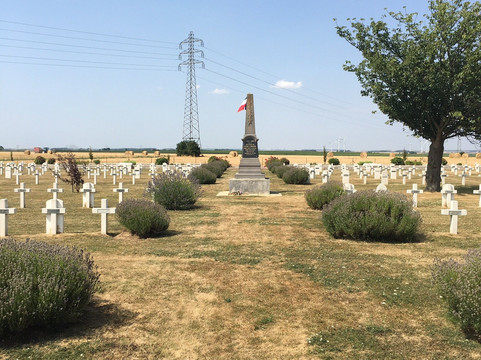Necropole nationale de Villers-Carbonnel-Villers-Carbonnel必去景点