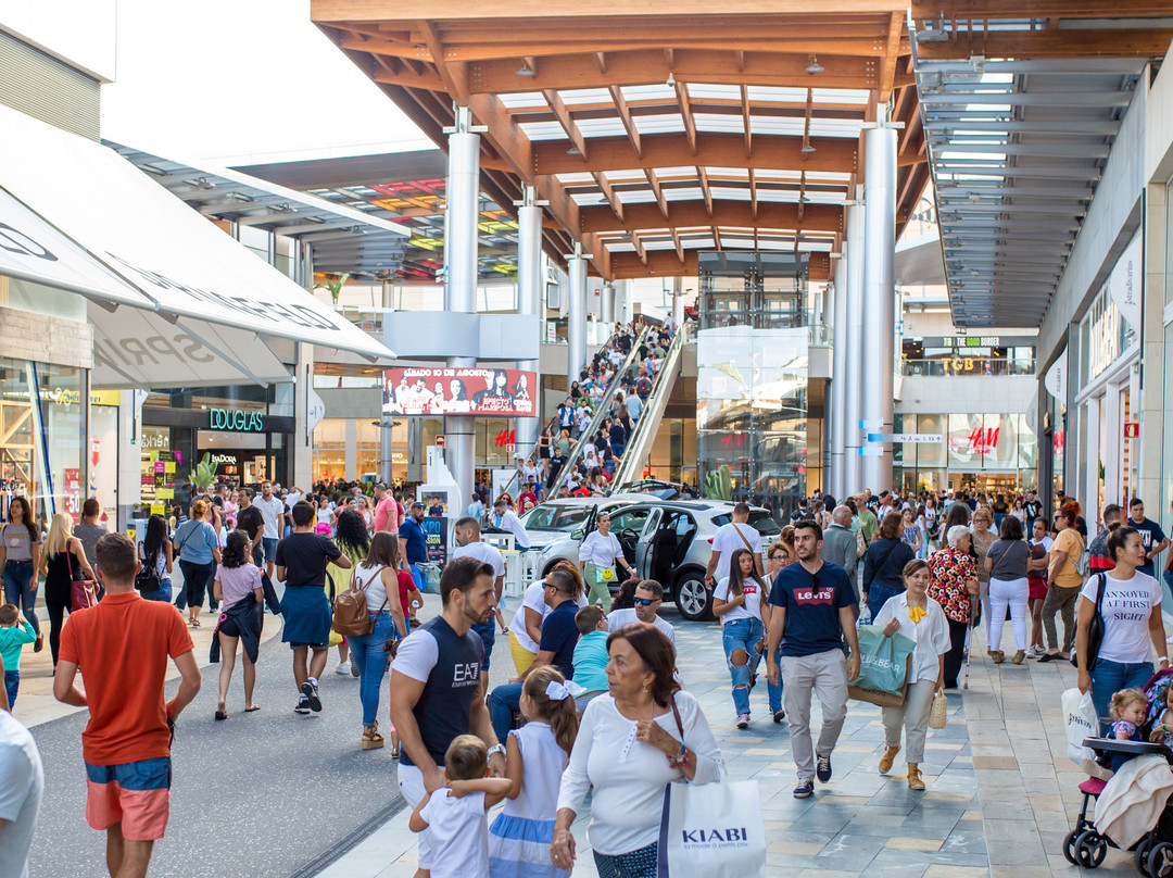 Alisios Shopping Mall景点图片