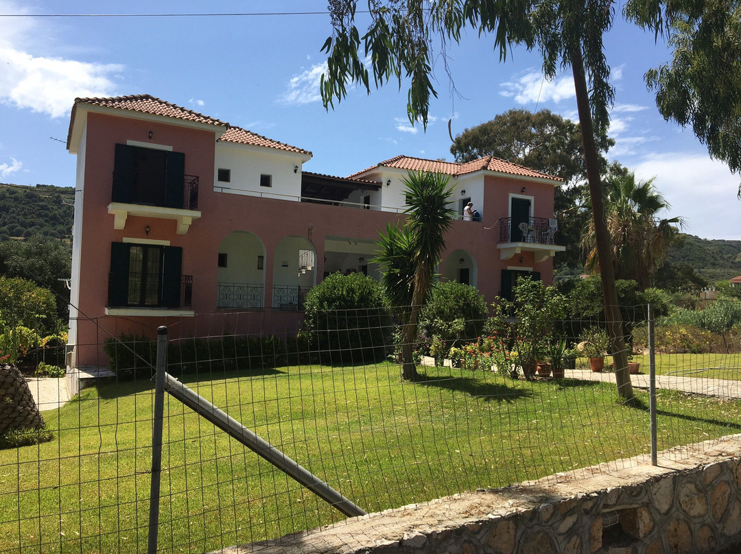 Irini Apartments主图