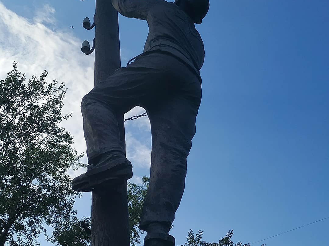 Sculpture Electrician and Cat-诺夫戈罗德必去景点