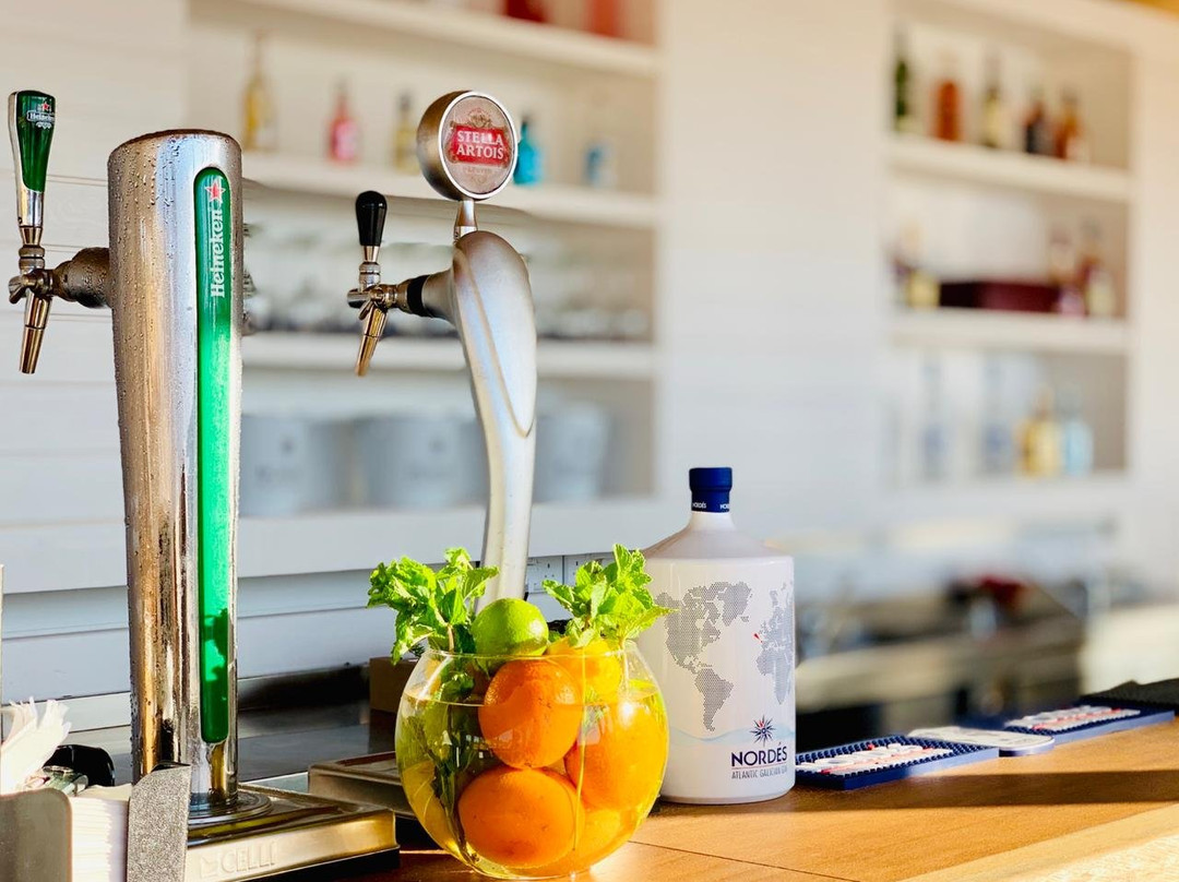 Marfa餐馆和美食-Hola Beach Club