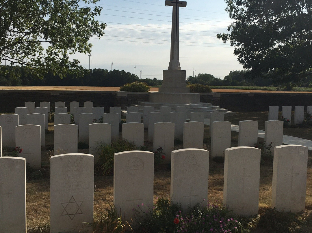 Roye new british cemetery景点图片