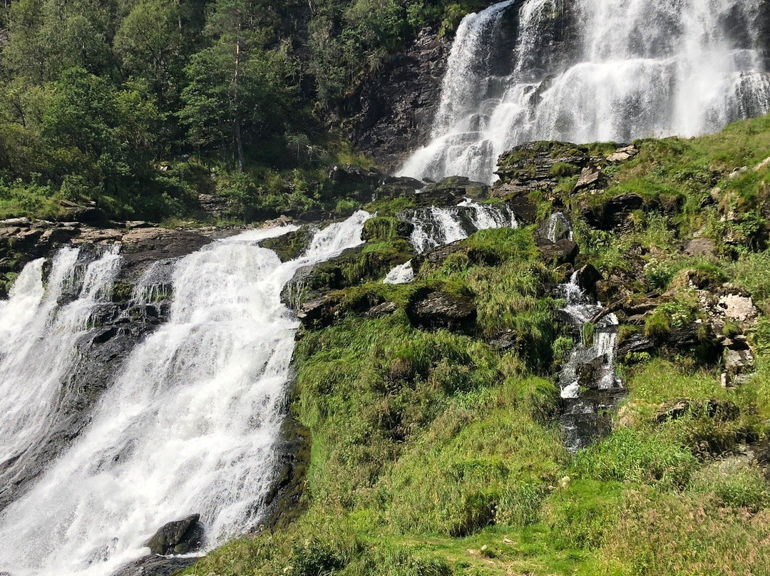 Svandalsfossen Falls景点图片