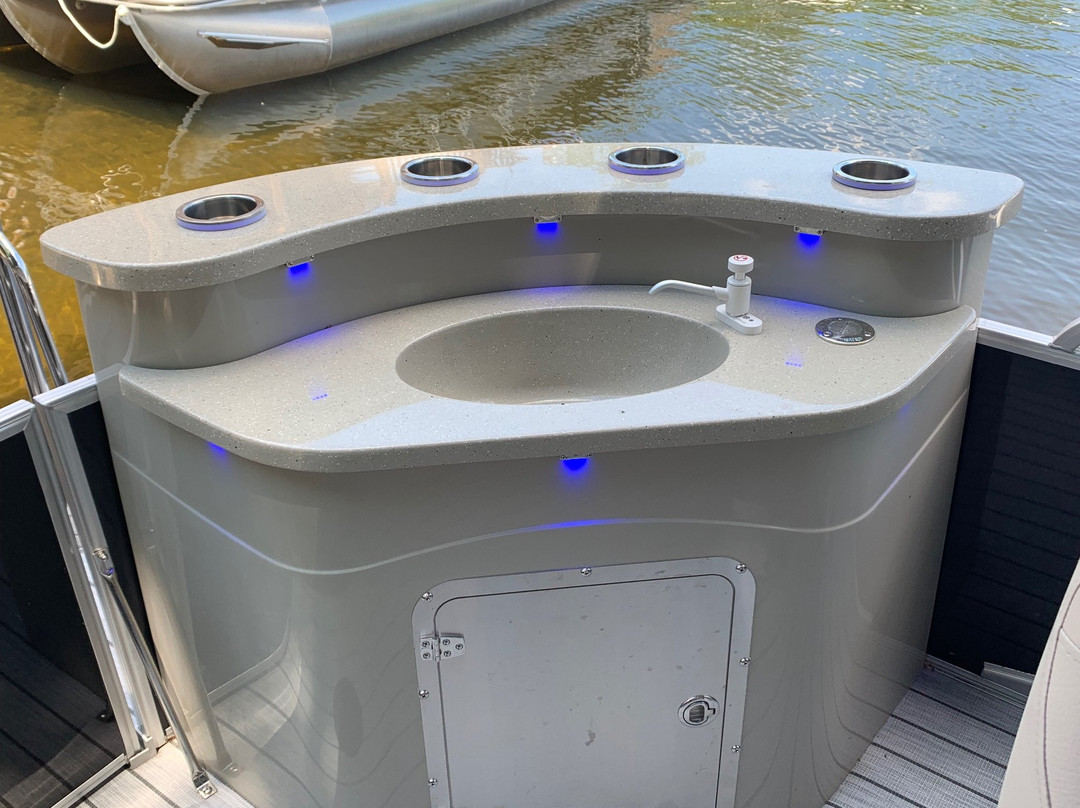 Orion Marine Pontoon Rentals景点图片