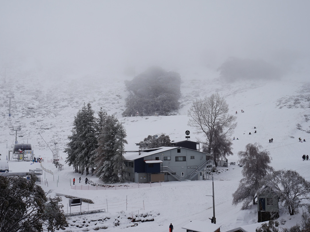 Falls Creek Hotel主图