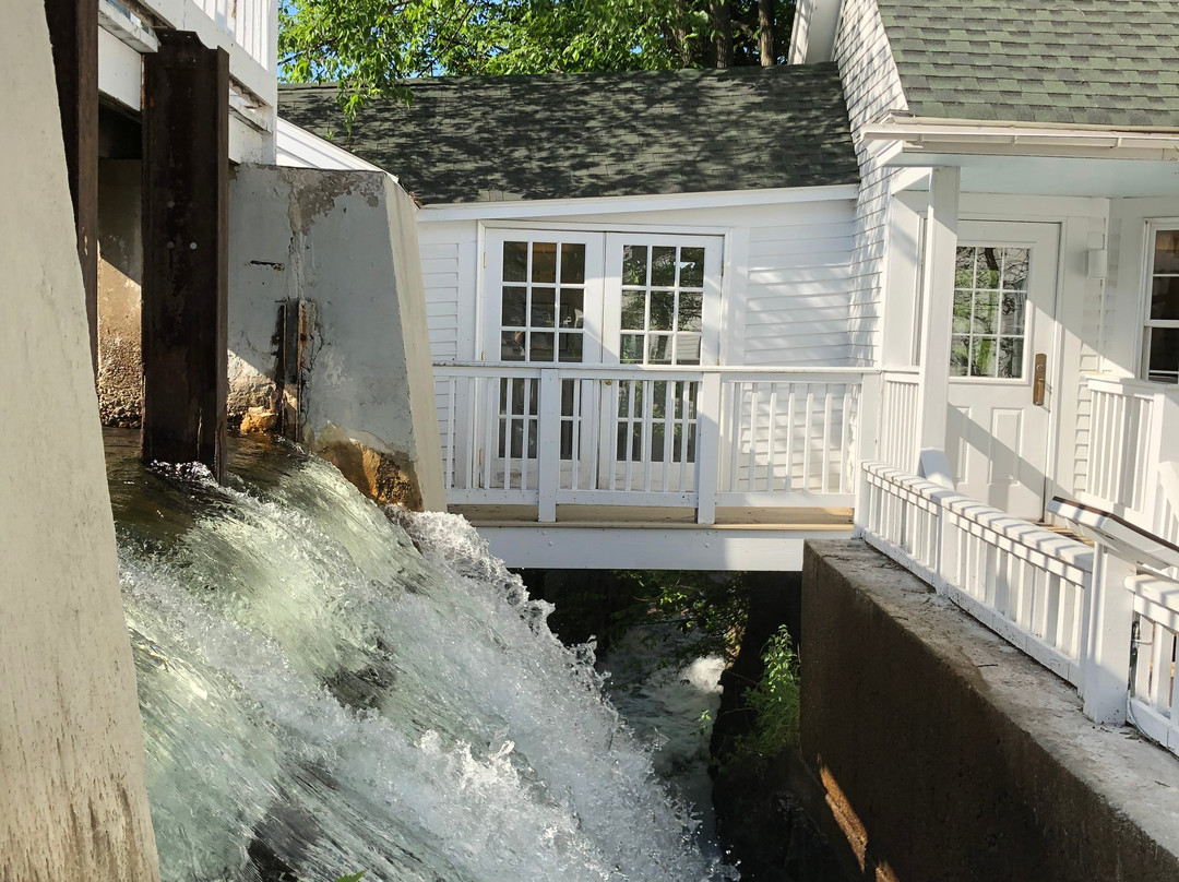 Mill Falls Marketplace-梅勒迪斯必去景点