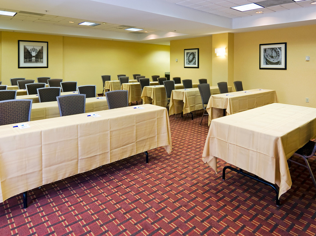 Holiday Inn Express & Suites Kendall East - Miami By IHG主图