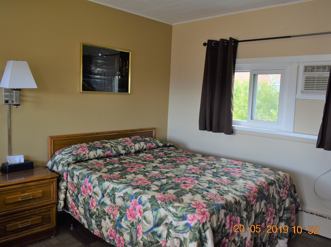 Hillside Inn Pembroke主图