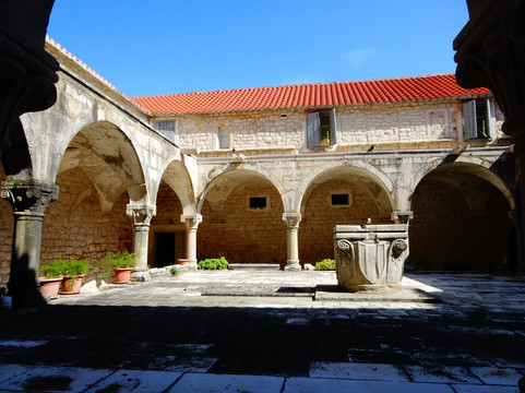 Dominikanski Samostan Sv. Kriza-Arbanija必去景点