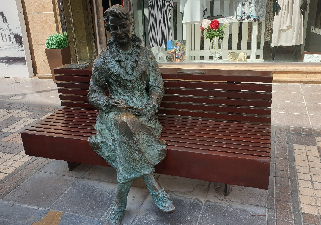 Escultura Carmen Conde-卡塔赫纳必去景点