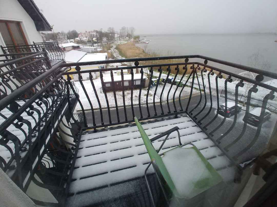 Marina Mielno with view on the lake主图