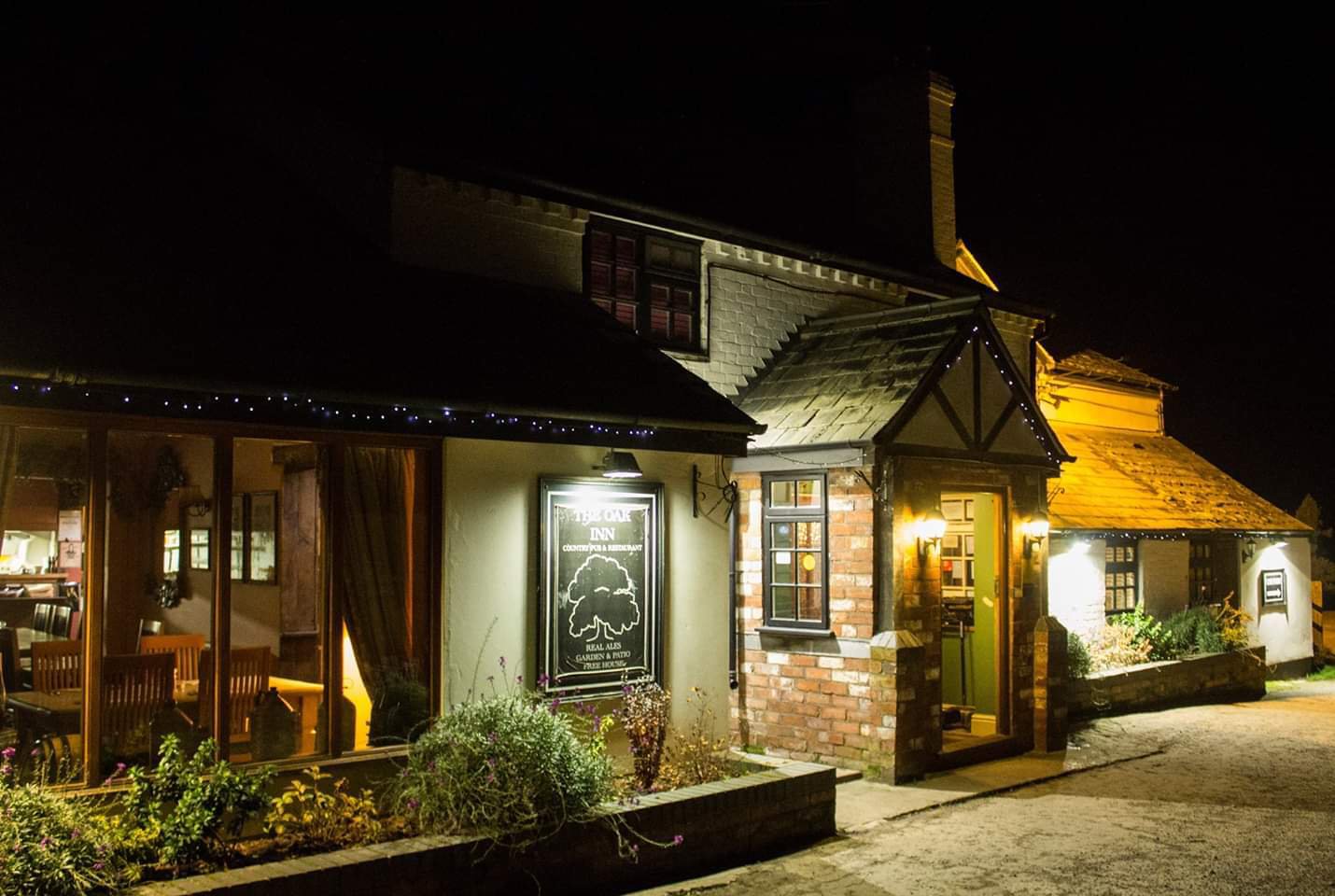 The Oak Inn Staplow-官方