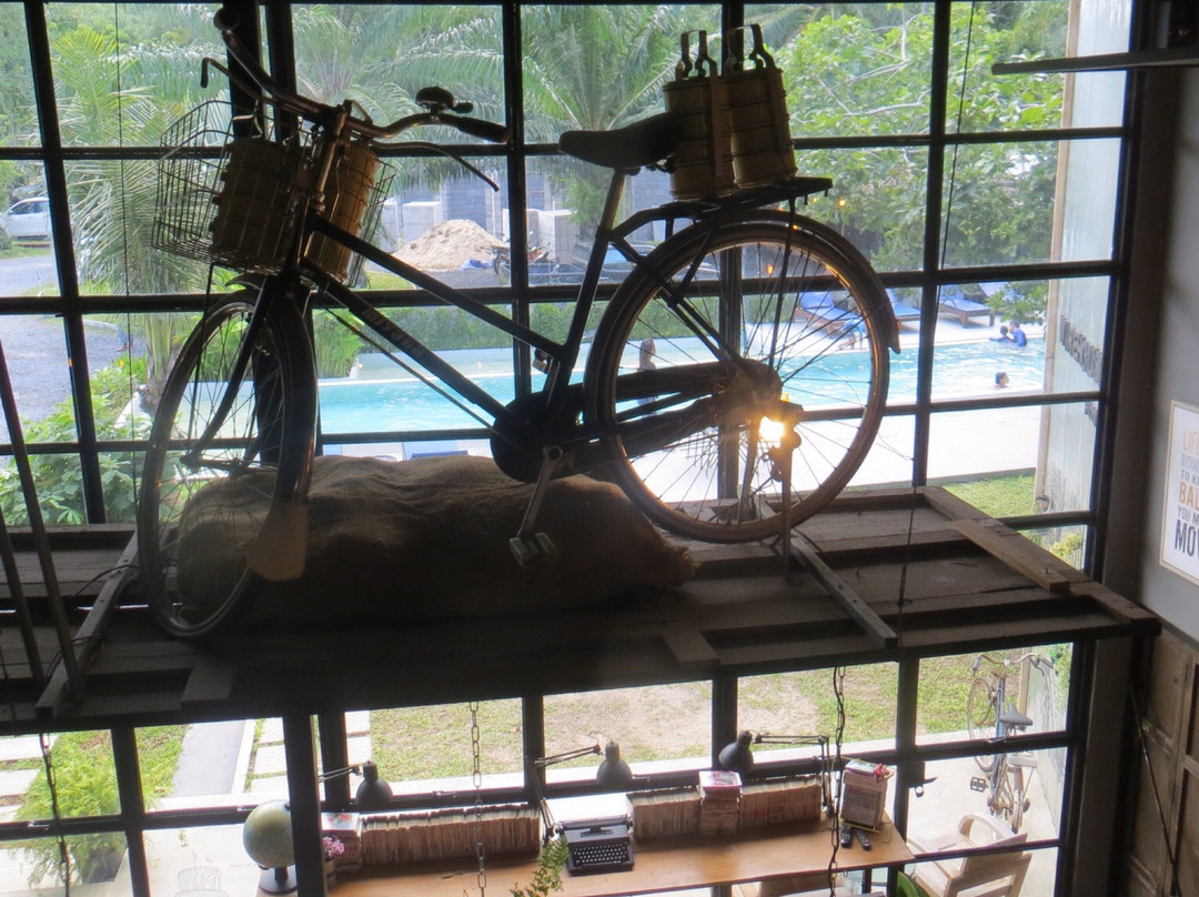 Warehouse 18 Pool&Cafe-廊塞必去景点