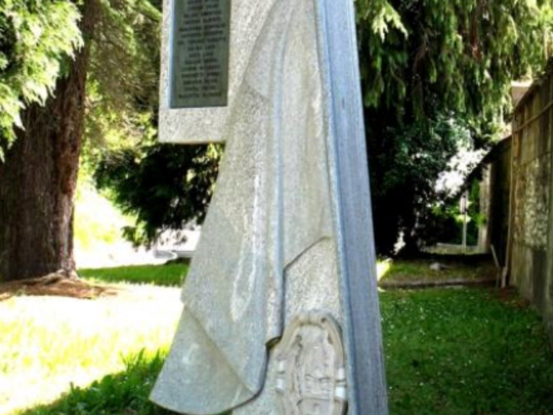 monumento ai caduti di Cardana景点图片