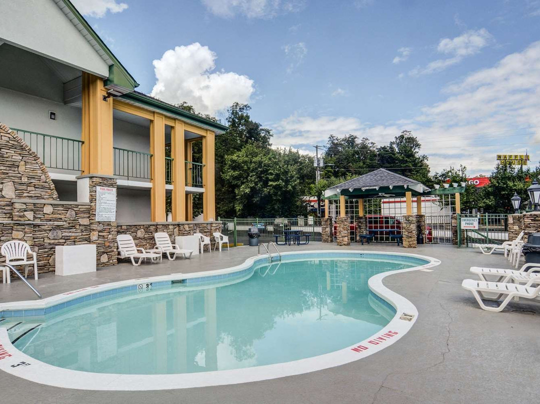 Quality Inn & Suites Biltmore East主图