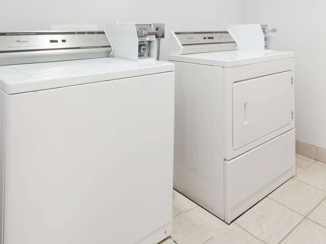 Super 8 by Wyndham Huntsville主图